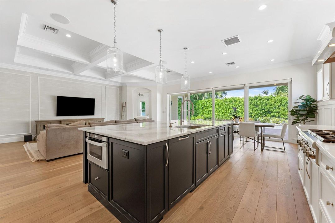 For Sale: $2,175,000 (5 beds, 3 baths, 2808 Square Feet)