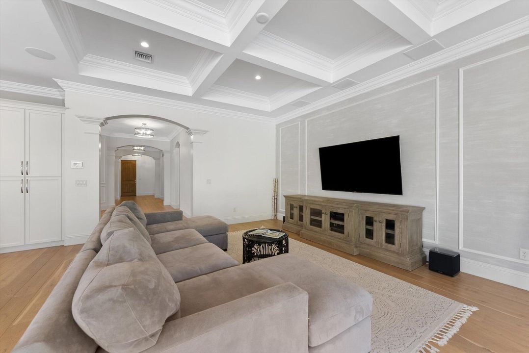 For Sale: $2,175,000 (5 beds, 3 baths, 2808 Square Feet)