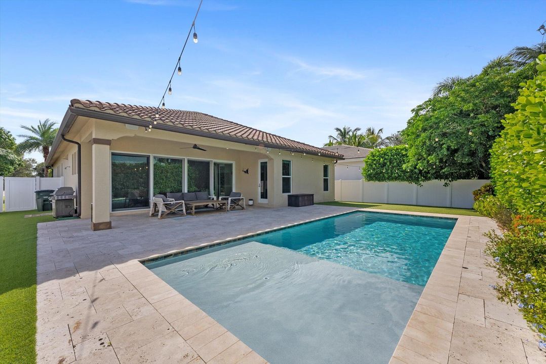 For Sale: $2,175,000 (5 beds, 3 baths, 2808 Square Feet)