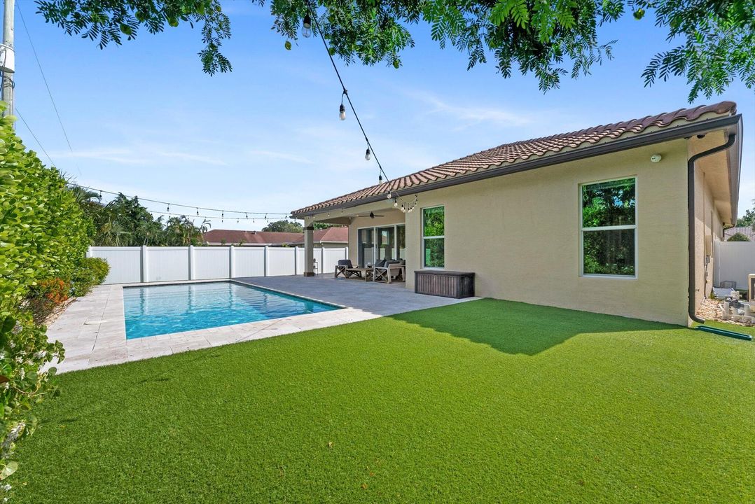 For Sale: $2,175,000 (5 beds, 3 baths, 2808 Square Feet)