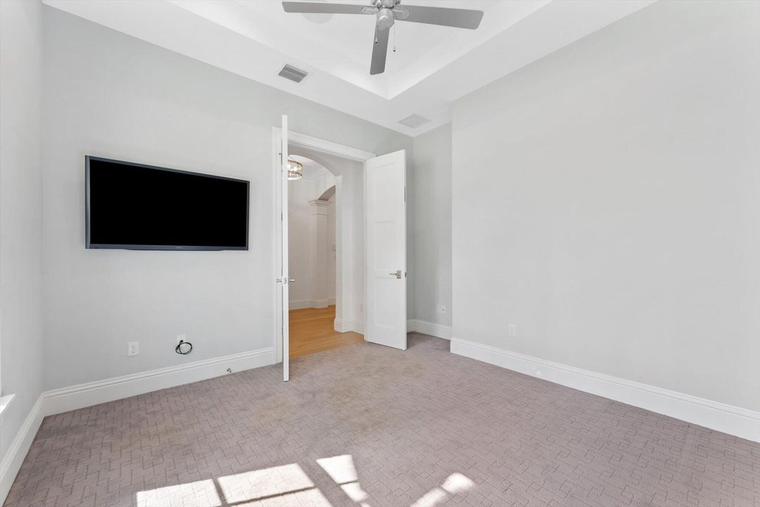 For Sale: $2,175,000 (5 beds, 3 baths, 2808 Square Feet)