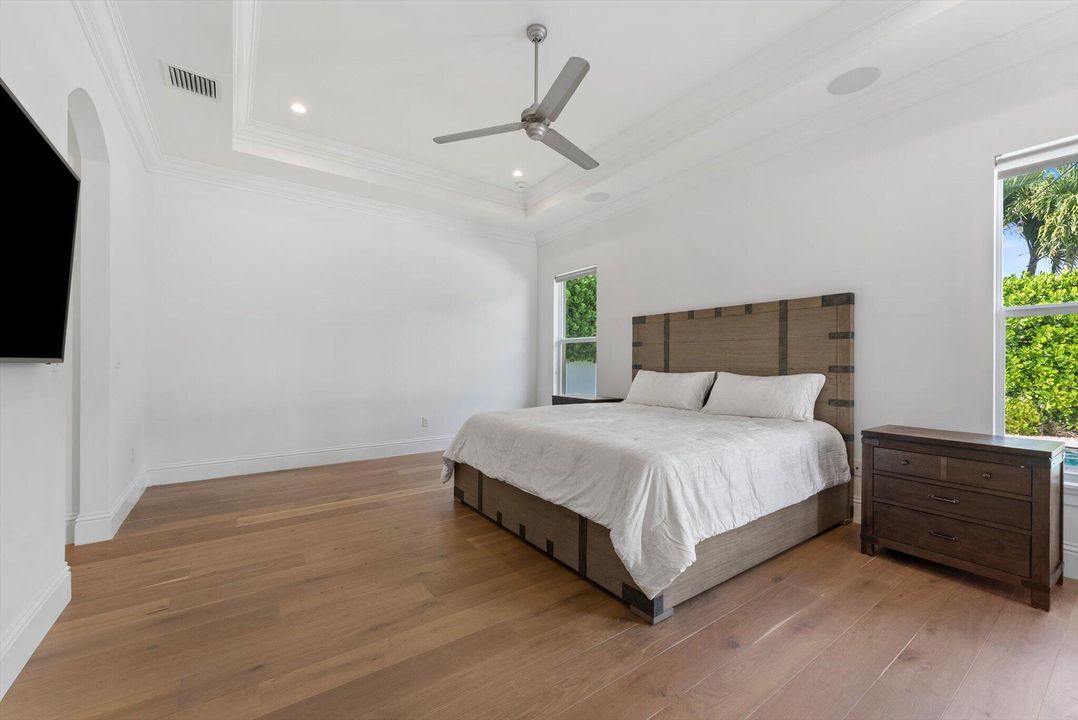 For Sale: $2,175,000 (5 beds, 3 baths, 2808 Square Feet)