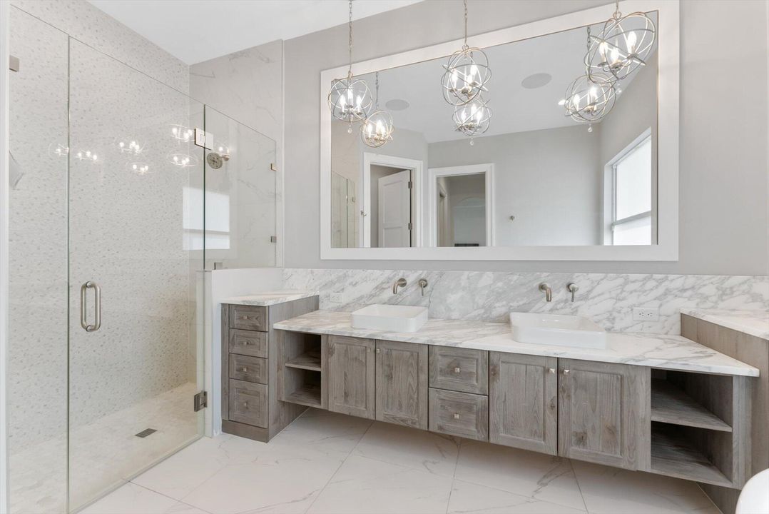 For Sale: $2,175,000 (5 beds, 3 baths, 2808 Square Feet)