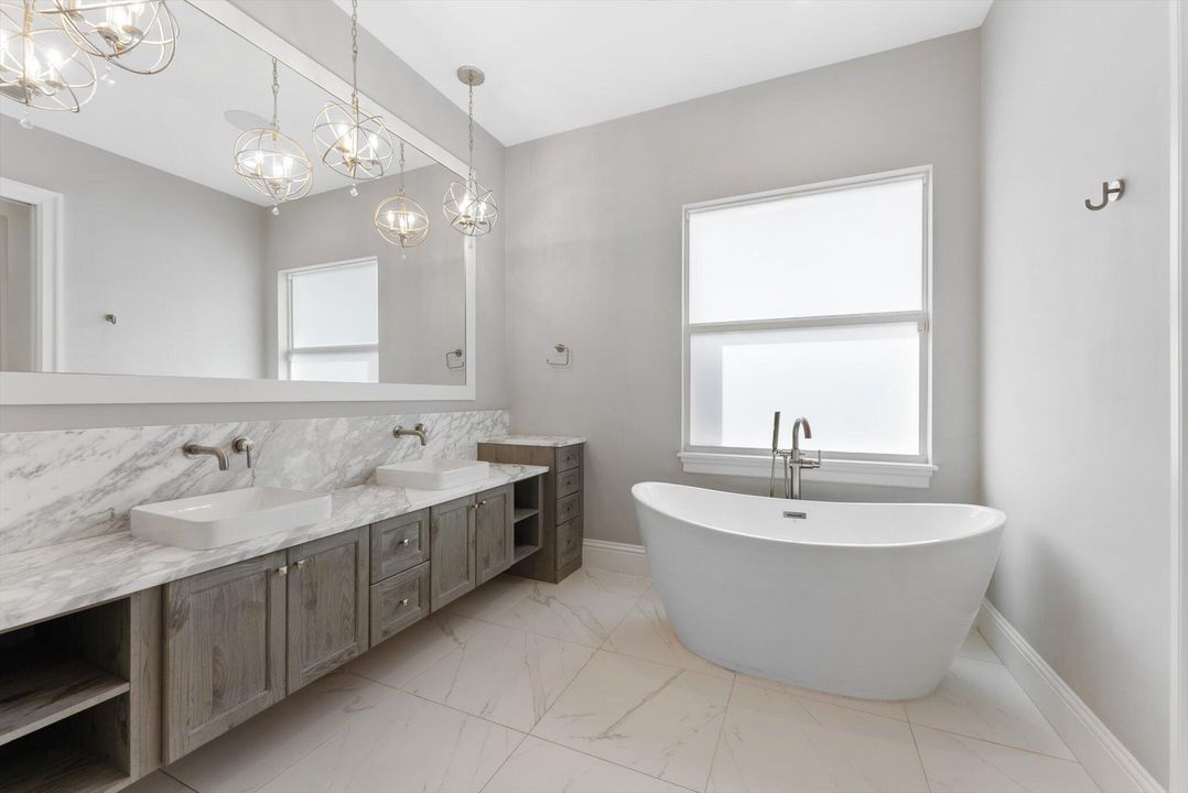 For Sale: $2,175,000 (5 beds, 3 baths, 2808 Square Feet)