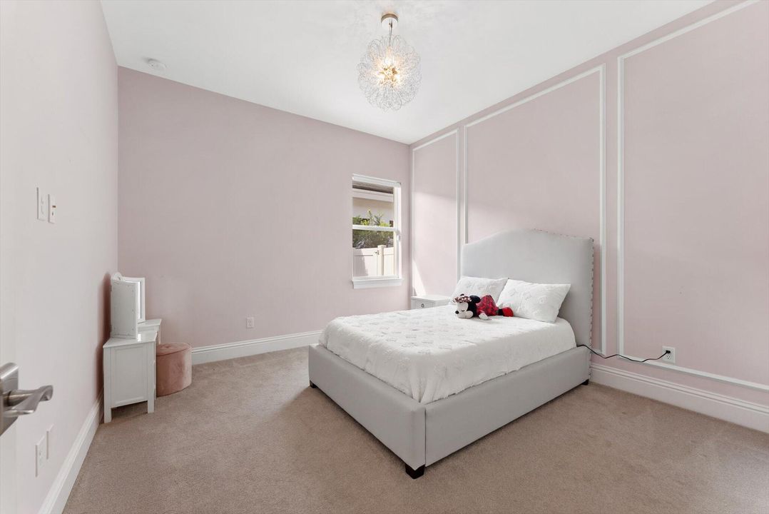 For Sale: $2,175,000 (5 beds, 3 baths, 2808 Square Feet)