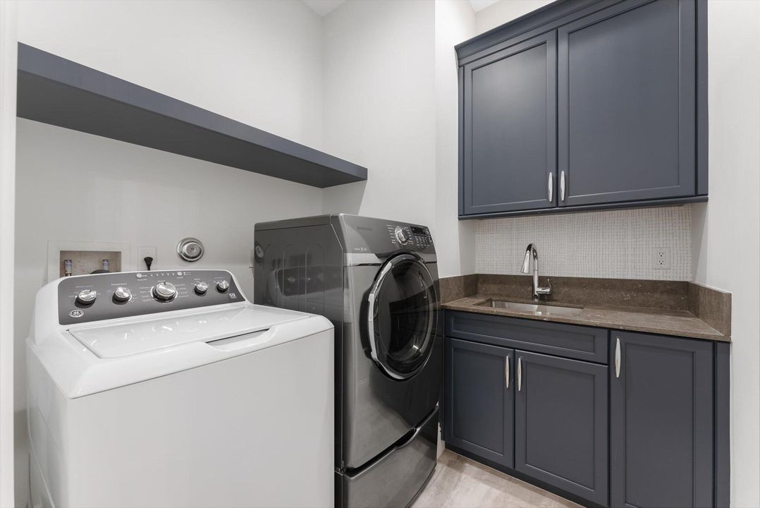 For Sale: $2,175,000 (5 beds, 3 baths, 2808 Square Feet)