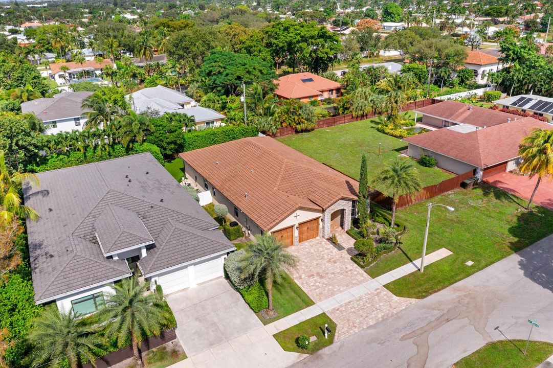 For Sale: $2,175,000 (5 beds, 3 baths, 2808 Square Feet)