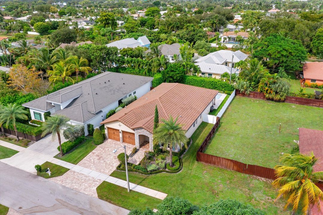 For Sale: $2,175,000 (5 beds, 3 baths, 2808 Square Feet)