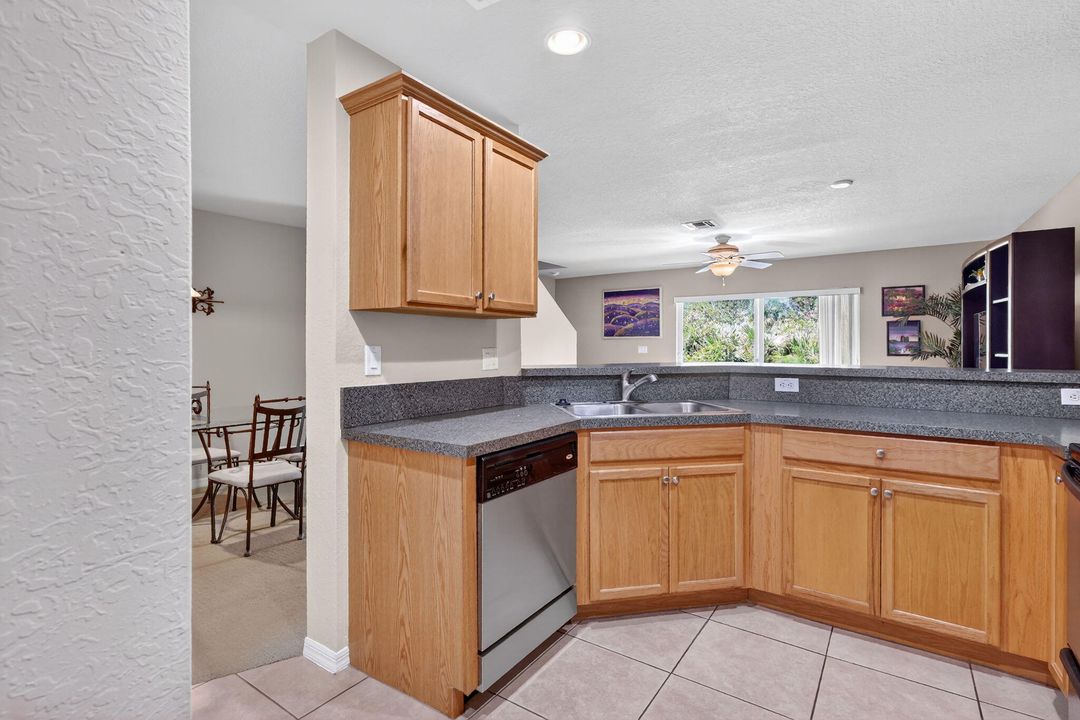 待售: $319,000 (3 贝兹, 2 浴室, 1248 平方英尺)