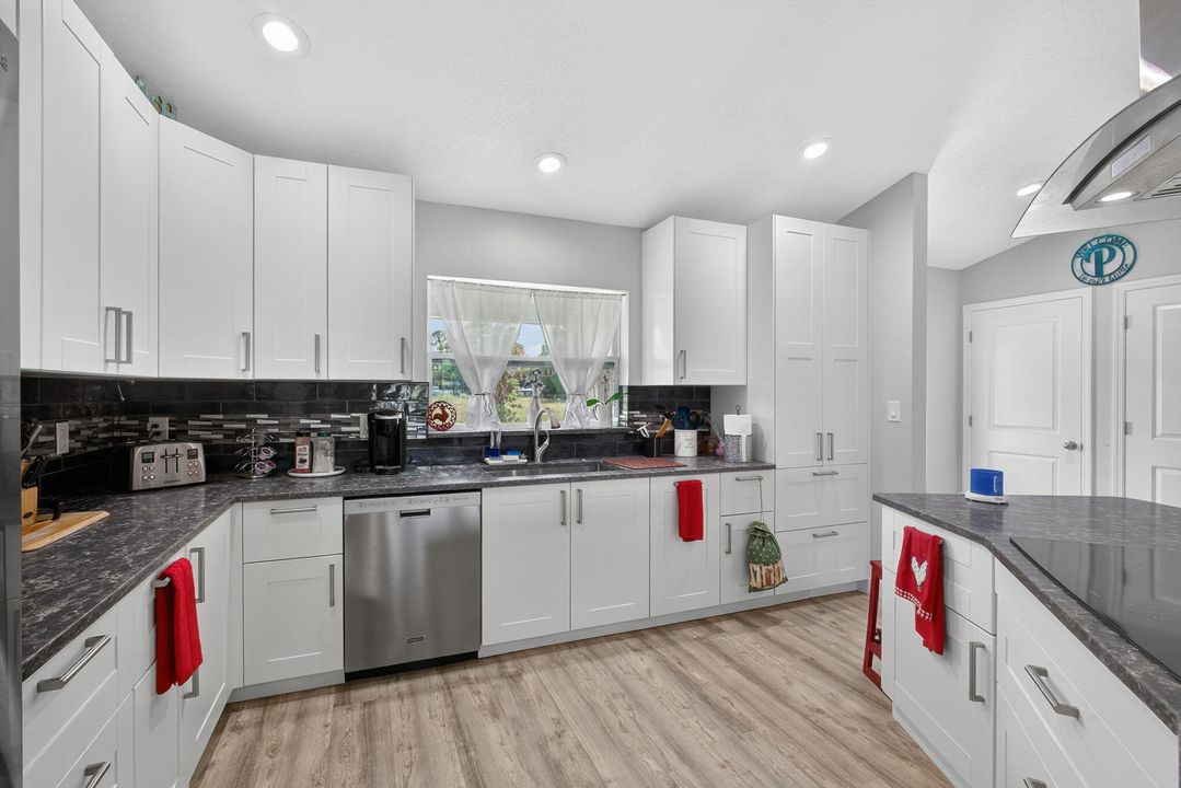 For Sale: $1,499,000 (3 beds, 3 baths, 1776 Square Feet)