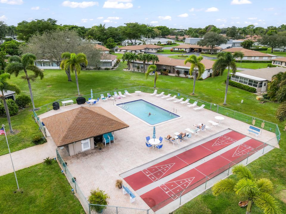 En Venta: $245,000 (2 camas, 2 baños, 950 Pies cuadrados)