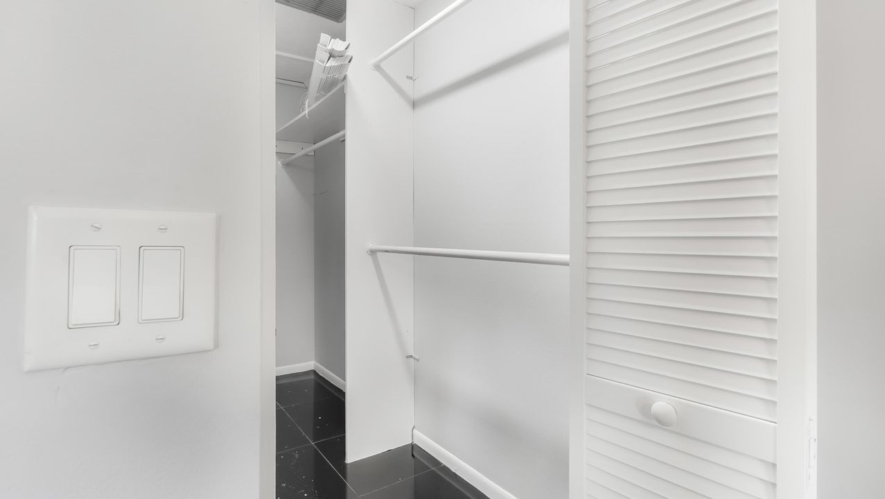 En Venta: $245,000 (2 camas, 2 baños, 950 Pies cuadrados)