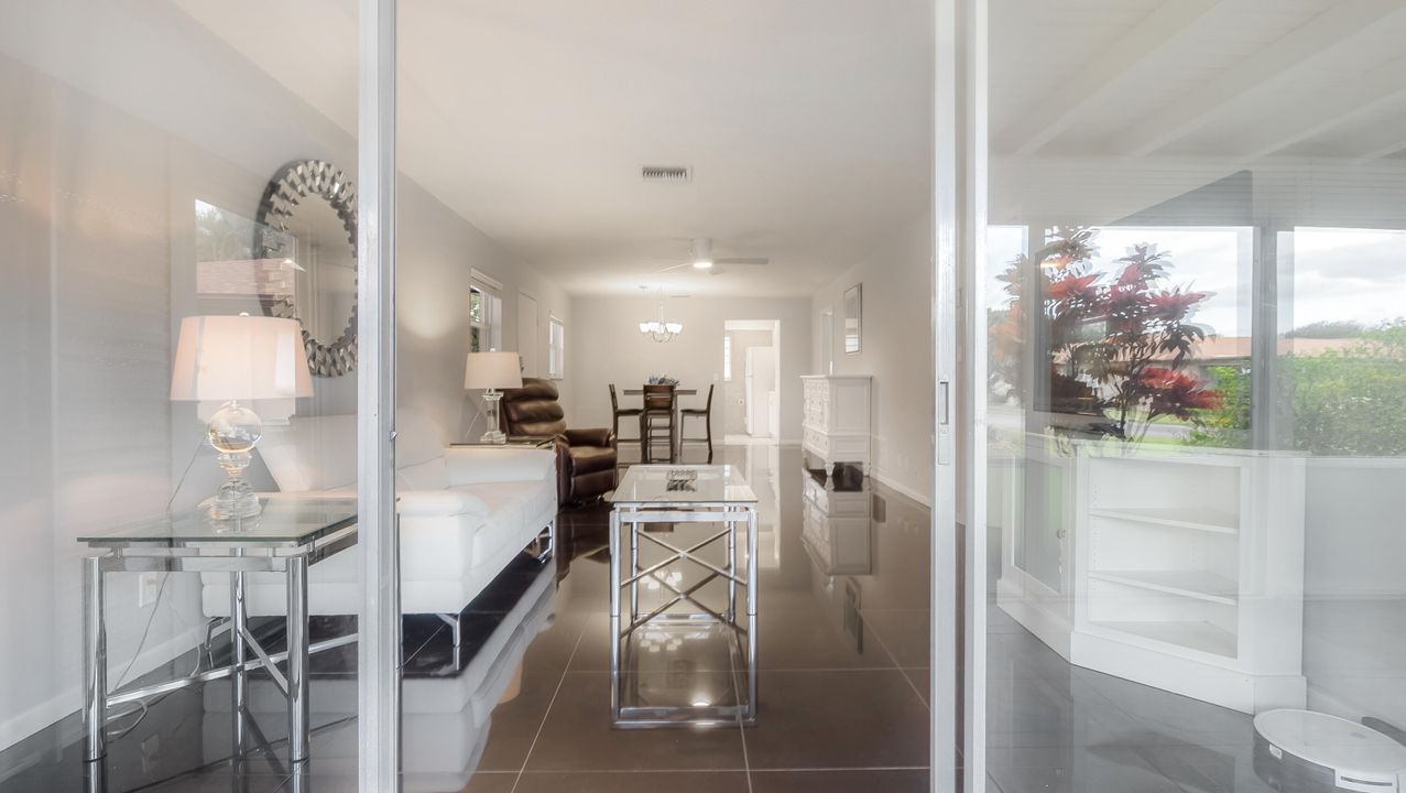 En Venta: $245,000 (2 camas, 2 baños, 950 Pies cuadrados)