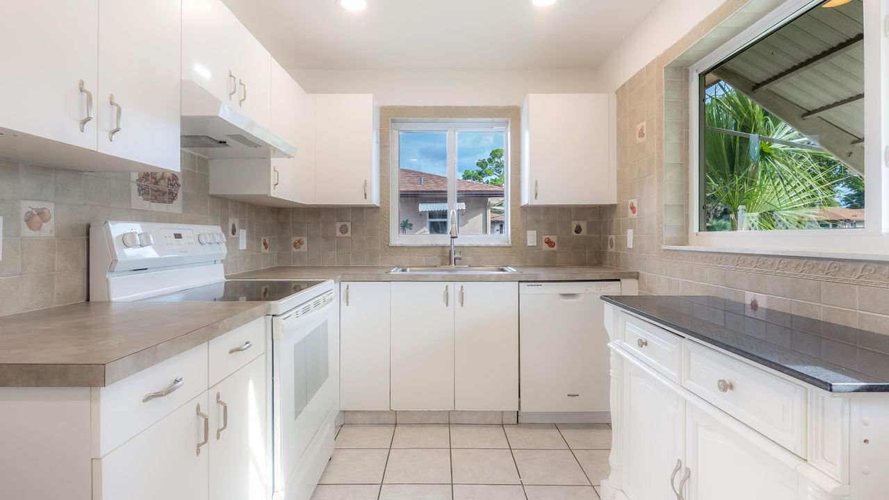 En Venta: $245,000 (2 camas, 2 baños, 950 Pies cuadrados)