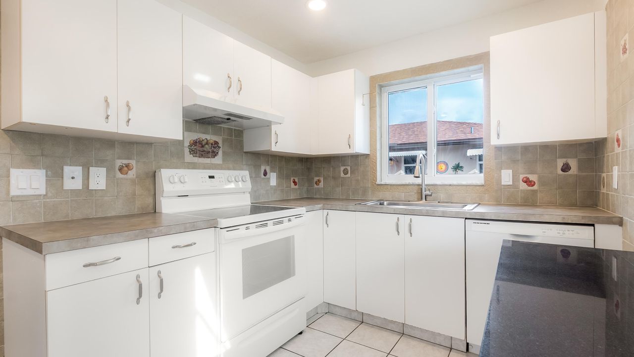 En Venta: $245,000 (2 camas, 2 baños, 950 Pies cuadrados)