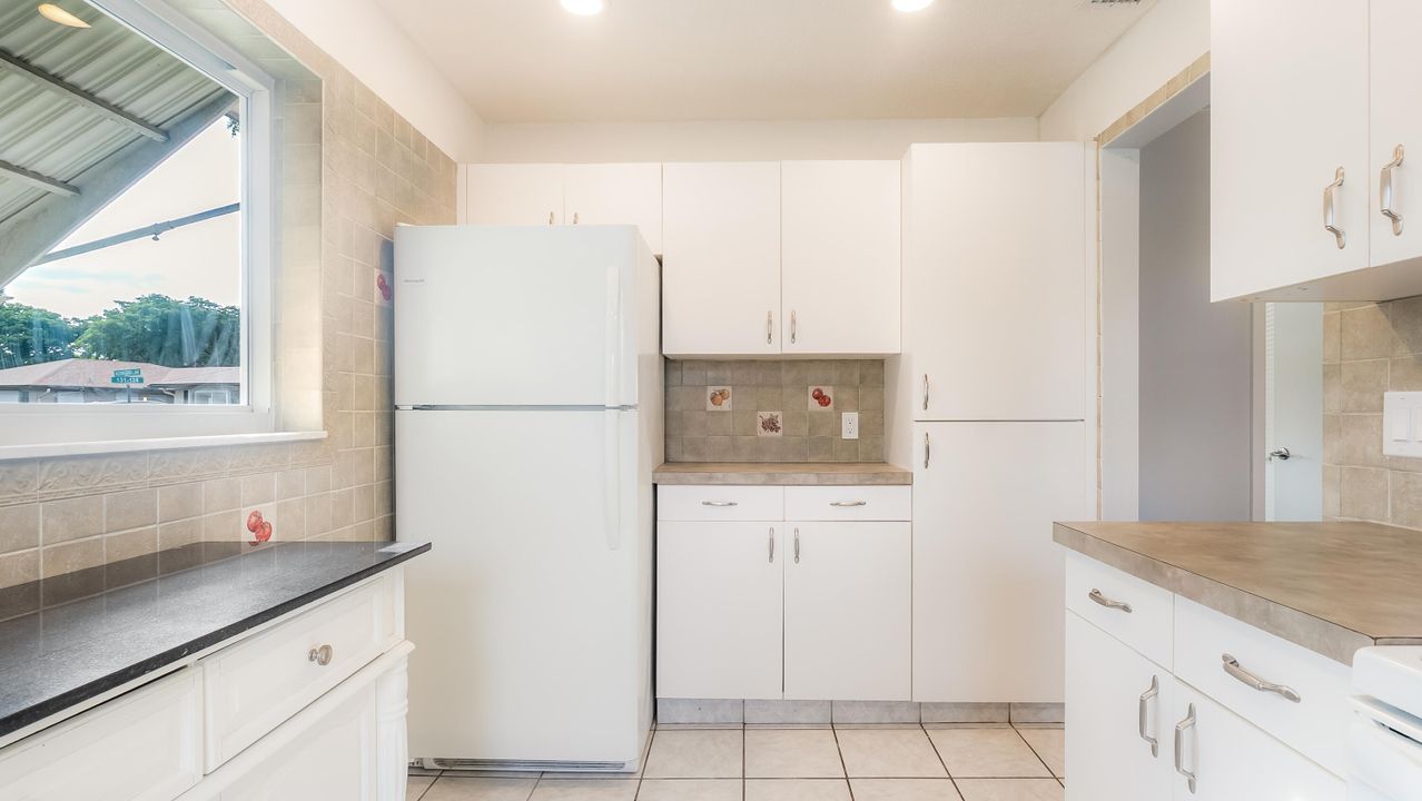 En Venta: $245,000 (2 camas, 2 baños, 950 Pies cuadrados)