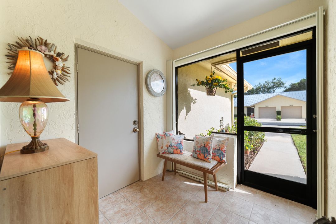 For Sale: $369,000 (2 beds, 2 baths, 1119 Square Feet)