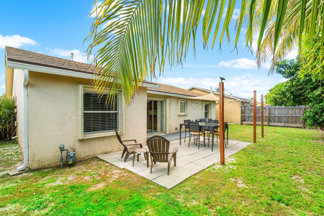 Active With Contract: $425,000 (3 beds, 2 baths, 1417 Square Feet)