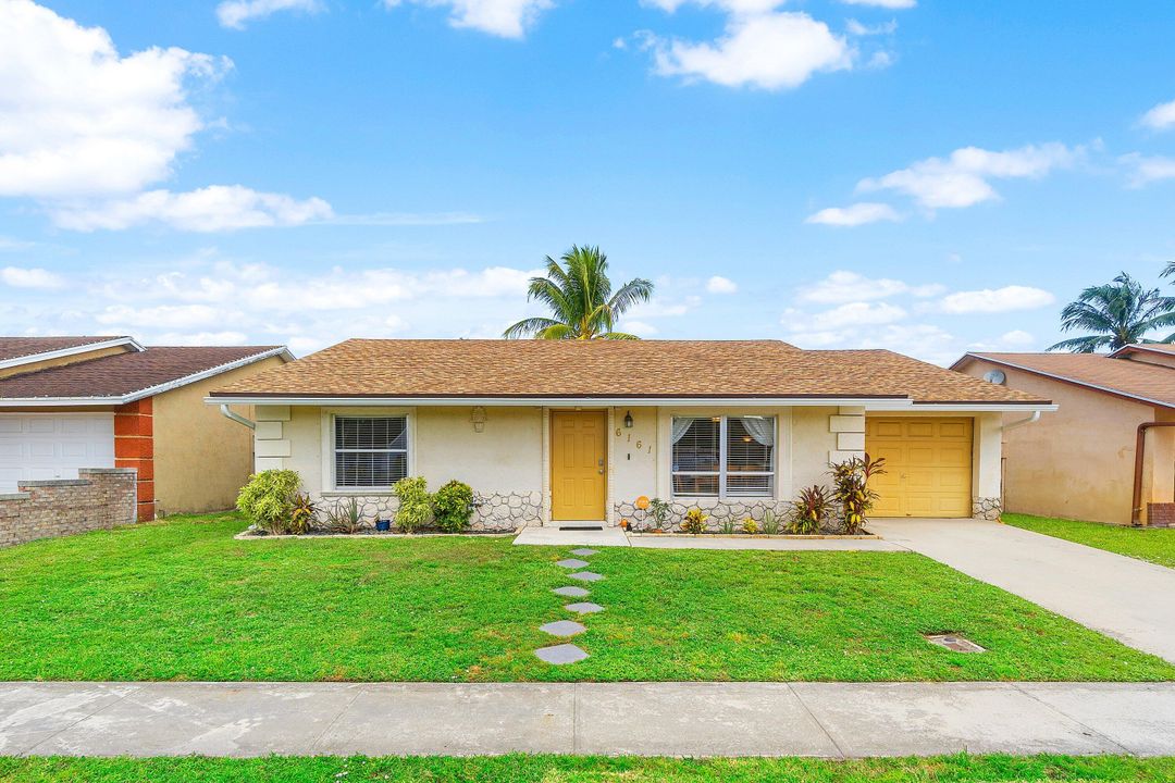 Active With Contract: $425,000 (3 beds, 2 baths, 1417 Square Feet)