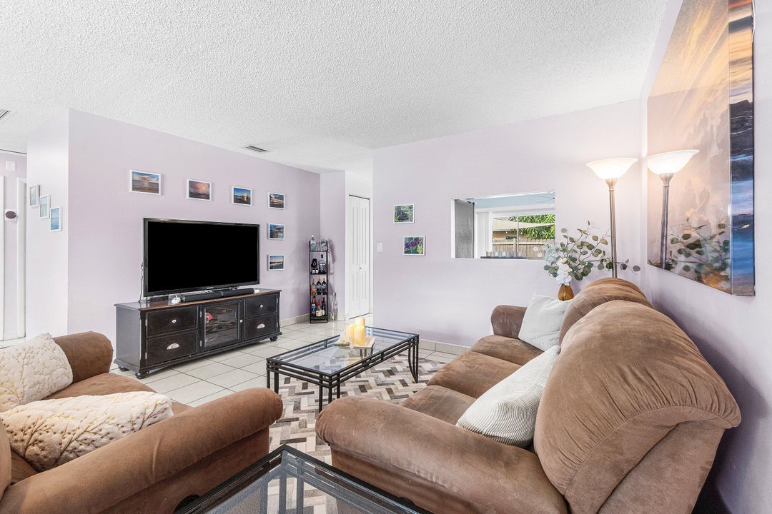 Active With Contract: $425,000 (3 beds, 2 baths, 1417 Square Feet)