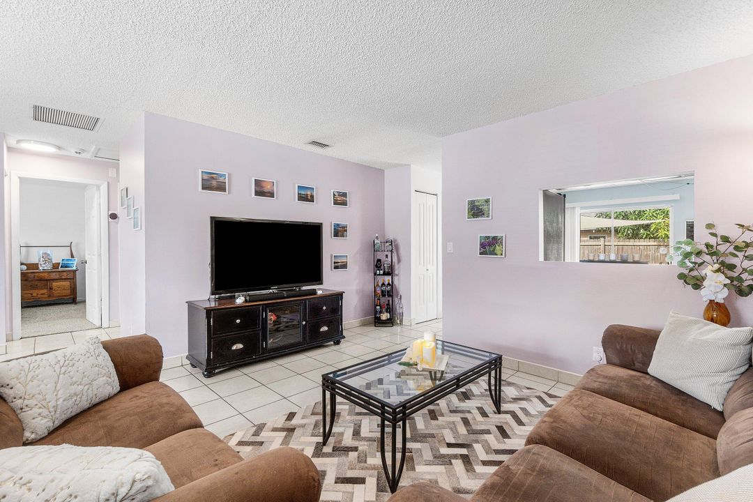 Active With Contract: $425,000 (3 beds, 2 baths, 1417 Square Feet)