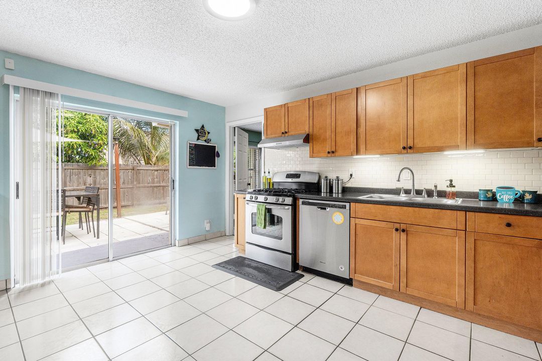 Active With Contract: $425,000 (3 beds, 2 baths, 1417 Square Feet)