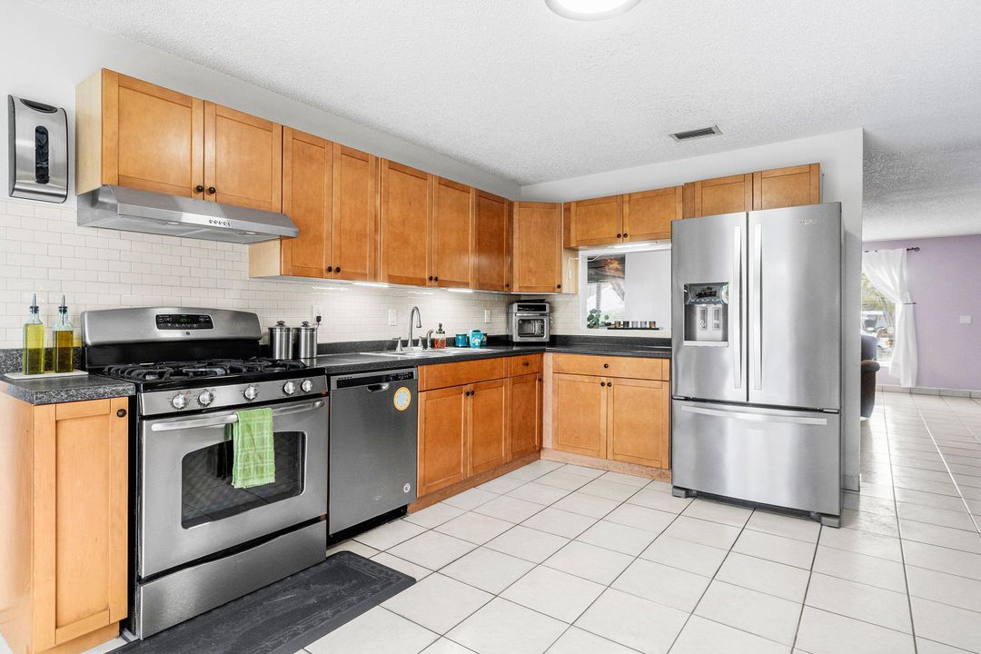 Active With Contract: $425,000 (3 beds, 2 baths, 1417 Square Feet)