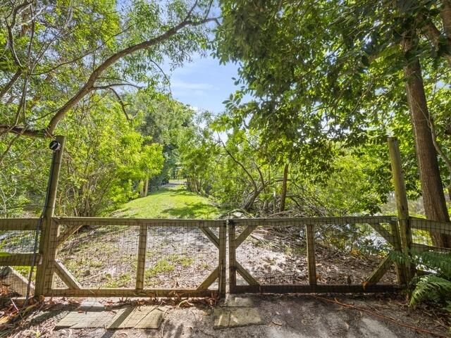 Activo con contrato: $1,395,000 (5 camas, 3 baños, 3092 Pies cuadrados)