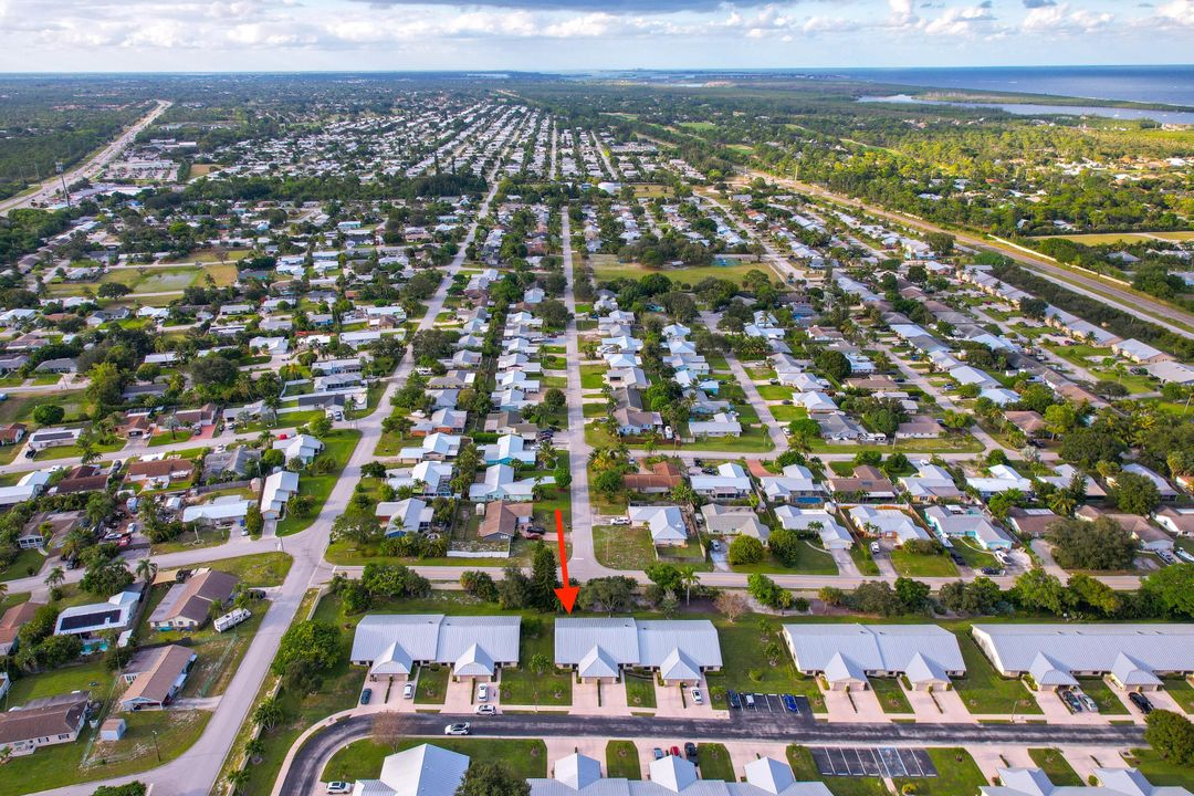 For Sale: $369,000 (2 beds, 2 baths, 1119 Square Feet)