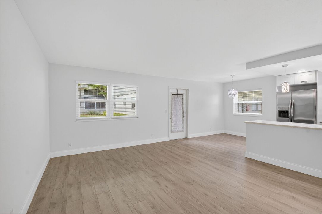 待售: $149,000 (2 贝兹, 2 浴室, 880 平方英尺)