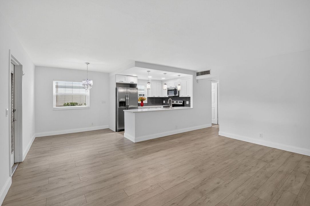 待售: $149,000 (2 贝兹, 2 浴室, 880 平方英尺)