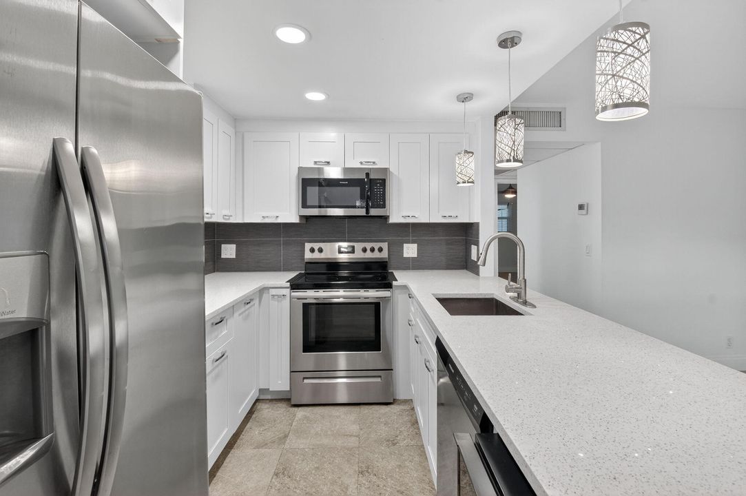 待售: $149,000 (2 贝兹, 2 浴室, 880 平方英尺)