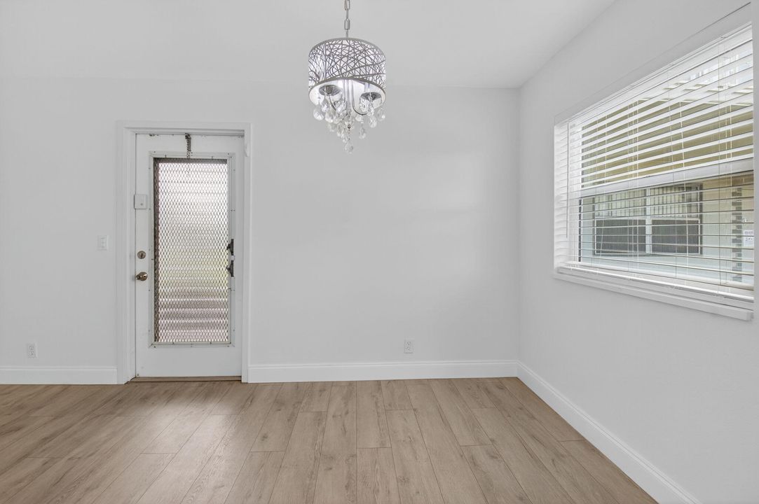 待售: $149,000 (2 贝兹, 2 浴室, 880 平方英尺)