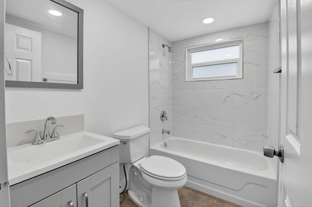 待售: $149,000 (2 贝兹, 2 浴室, 880 平方英尺)