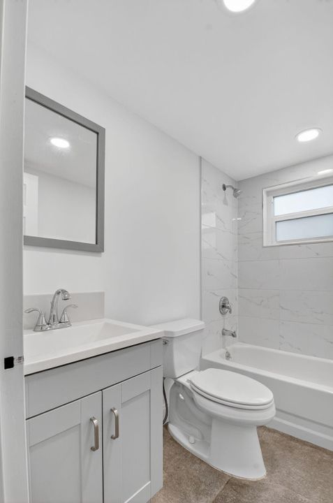 待售: $149,000 (2 贝兹, 2 浴室, 880 平方英尺)