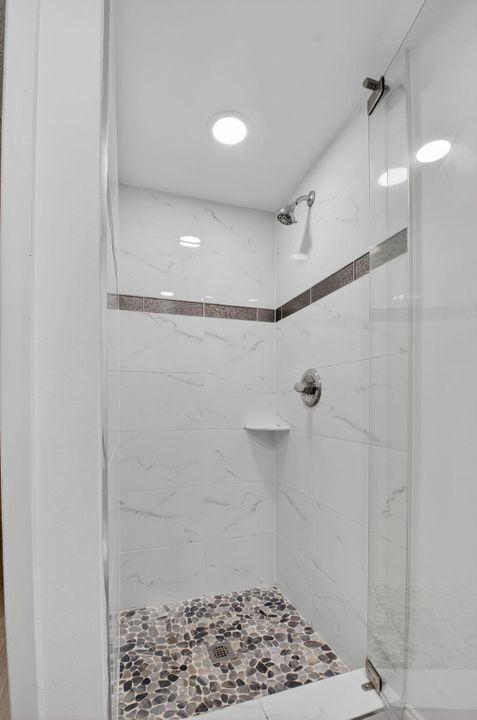 待售: $149,000 (2 贝兹, 2 浴室, 880 平方英尺)