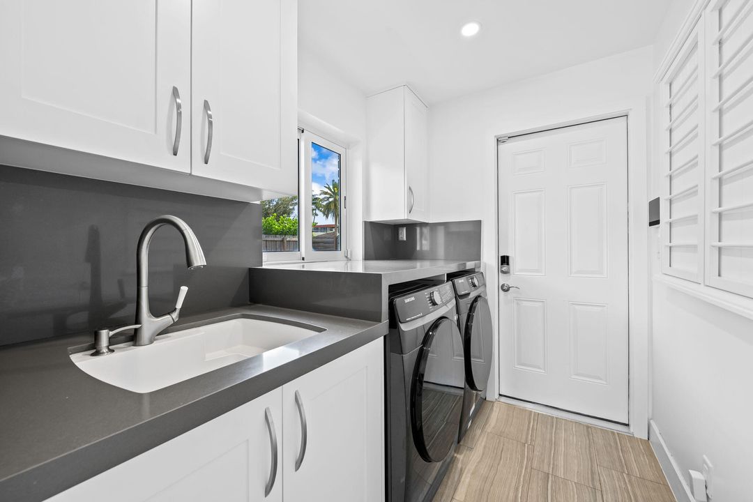 合同活跃: $1,399,000 (4 贝兹, 2 浴室, 2131 平方英尺)