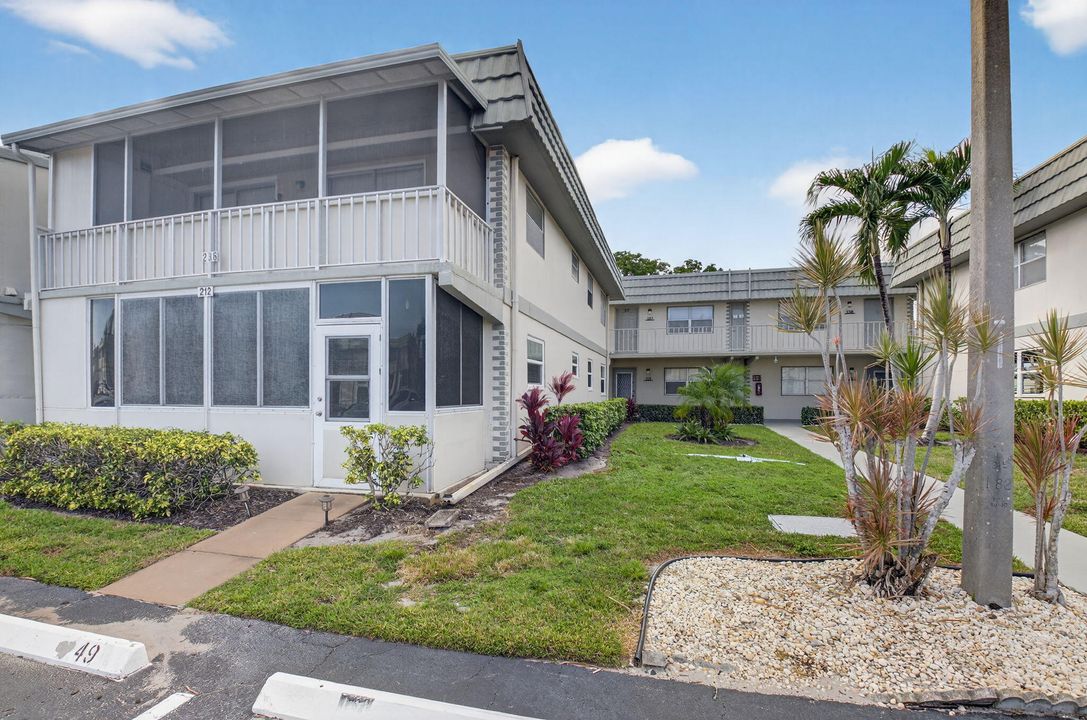 待售: $149,000 (2 贝兹, 2 浴室, 880 平方英尺)