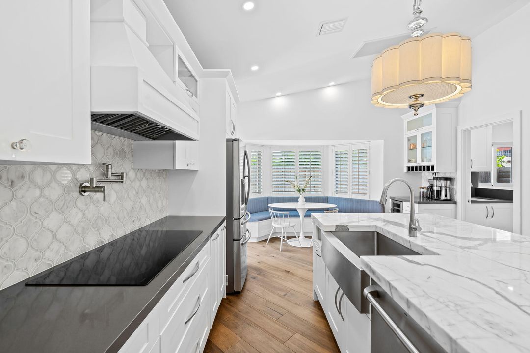 合同活跃: $1,399,000 (4 贝兹, 2 浴室, 2131 平方英尺)