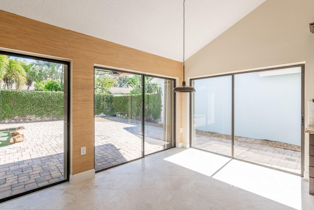 Под контрактом: $5,000 (3 спален, 2 ванн, 1889 Квадратных фут)