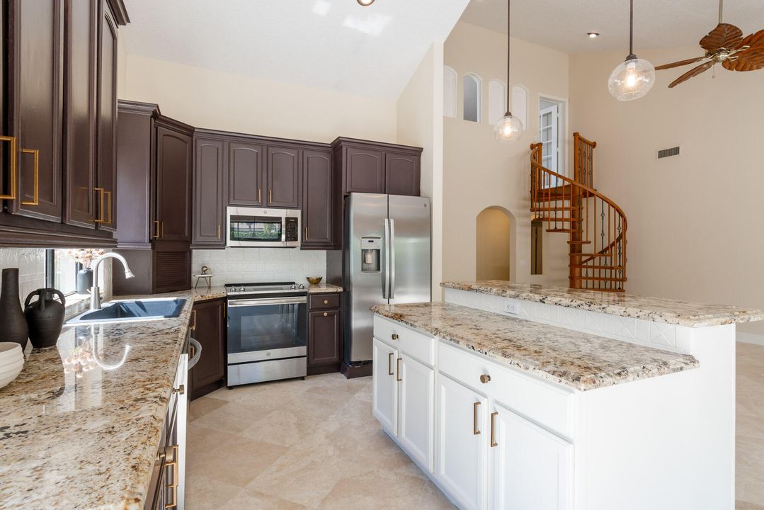 Под контрактом: $5,000 (3 спален, 2 ванн, 1889 Квадратных фут)