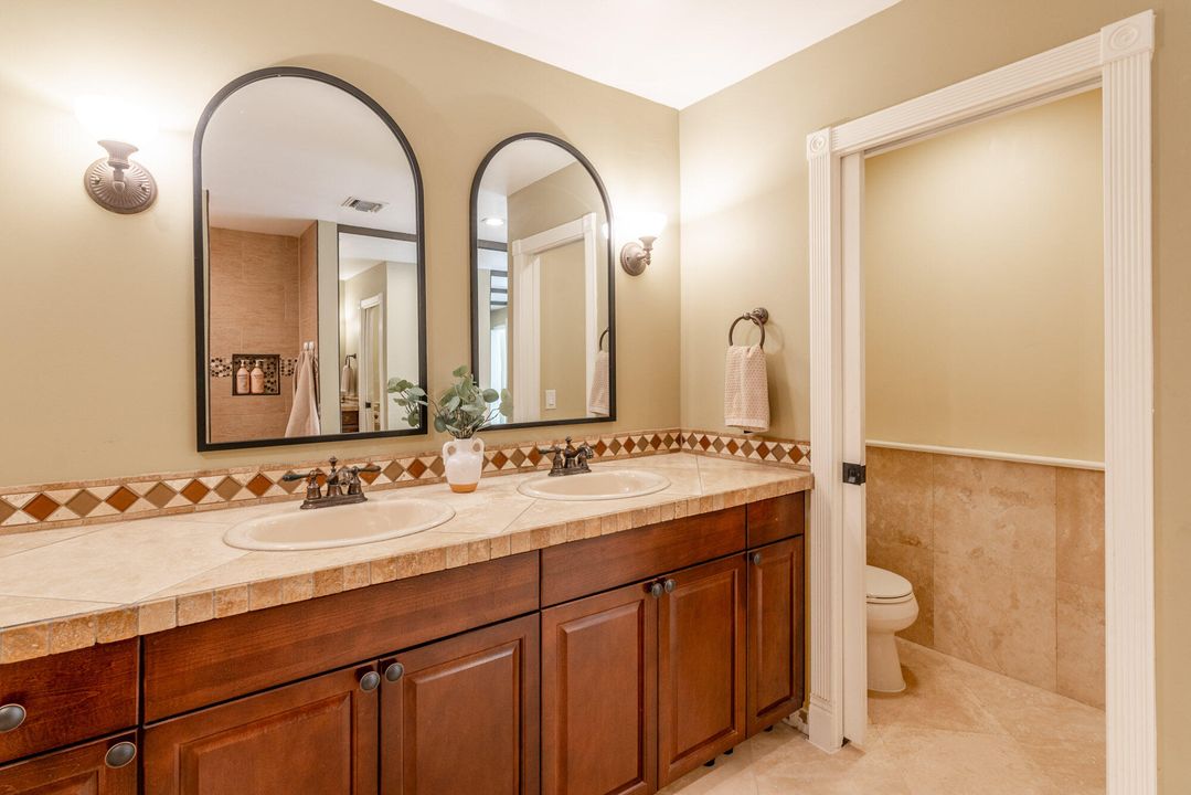 Под контрактом: $5,000 (3 спален, 2 ванн, 1889 Квадратных фут)