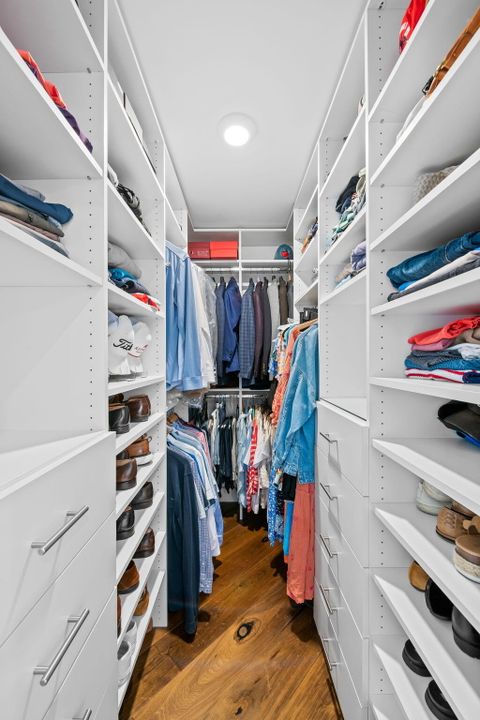 合同活跃: $1,399,000 (4 贝兹, 2 浴室, 2131 平方英尺)