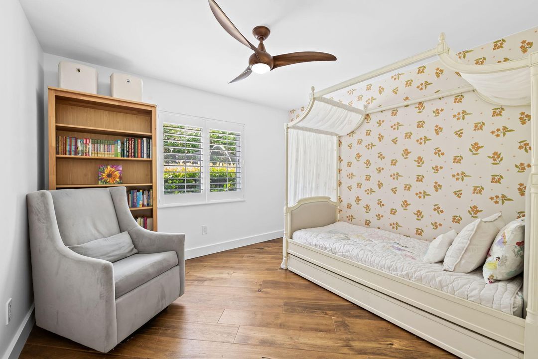 合同活跃: $1,399,000 (4 贝兹, 2 浴室, 2131 平方英尺)