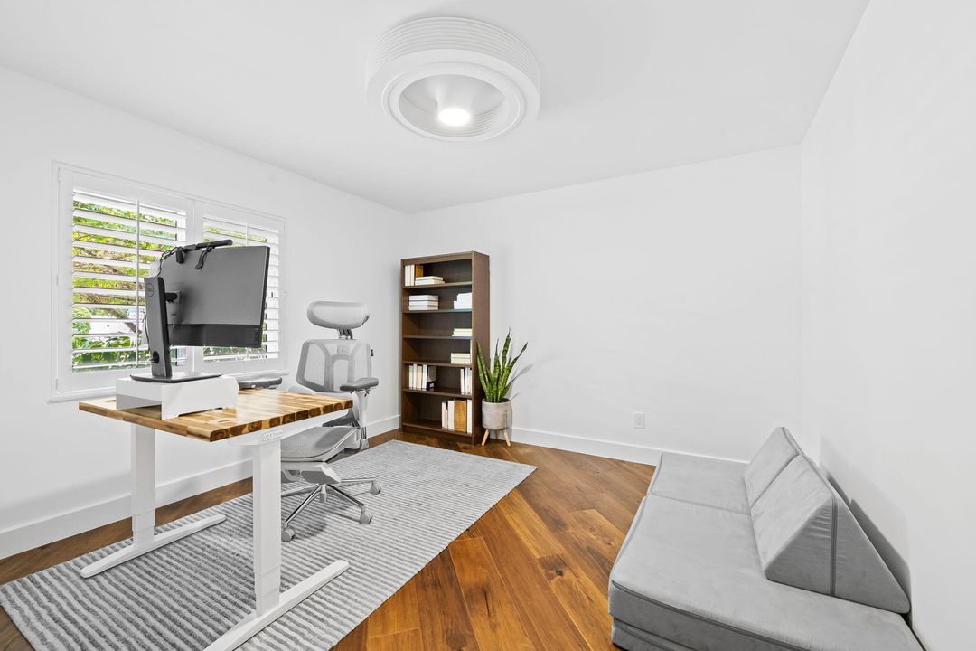 合同活跃: $1,399,000 (4 贝兹, 2 浴室, 2131 平方英尺)