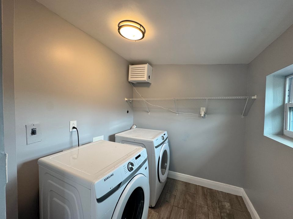 Activo con contrato: $4,300 (4 camas, 3 baños, 1342 Pies cuadrados)