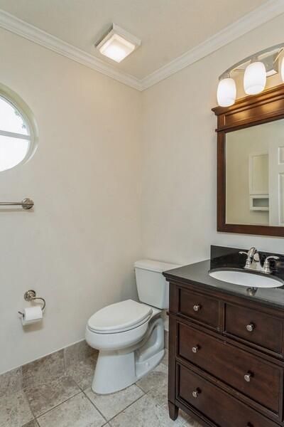 For Sale: $815,000 (3 beds, 2 baths, 1977 Square Feet)