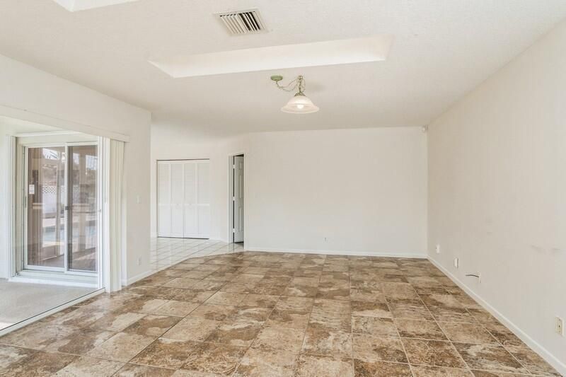 For Sale: $815,000 (3 beds, 2 baths, 1977 Square Feet)