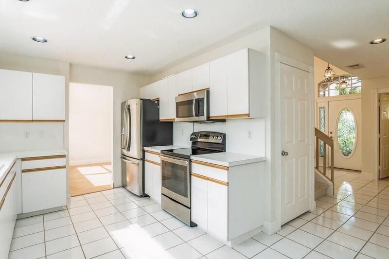 For Sale: $815,000 (3 beds, 2 baths, 1977 Square Feet)