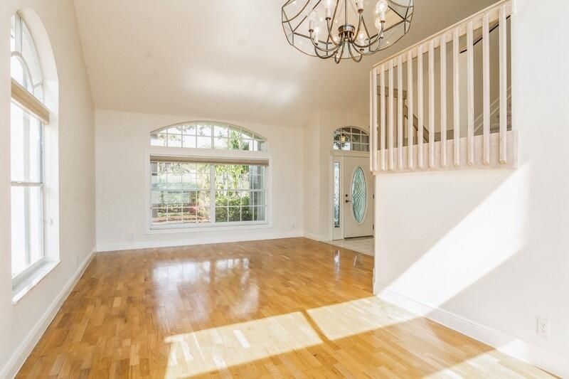 For Sale: $815,000 (3 beds, 2 baths, 1977 Square Feet)